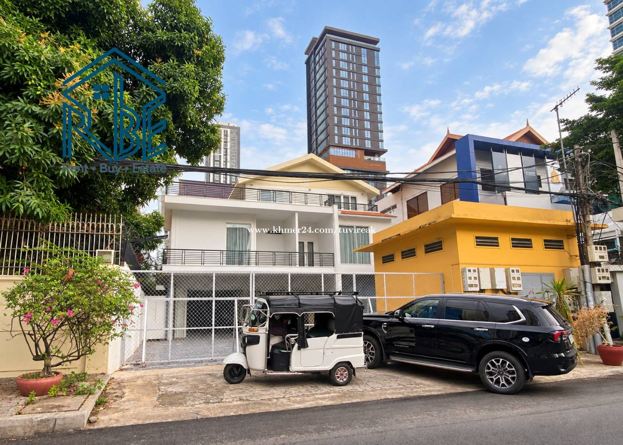 🏡 11-Bedroom Single Villa for Rent in BKK1, Phnom Penh