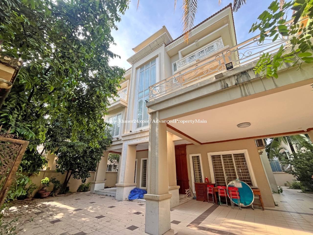 🏘 វីឡាឃ្វីន (Queen) ទល់មុខសួន ក្នុងបុរី ពិភពថ្មីសំរោងអណ្ដែត ត្រូវការលក់បន្ទាន់ខ្លាំង