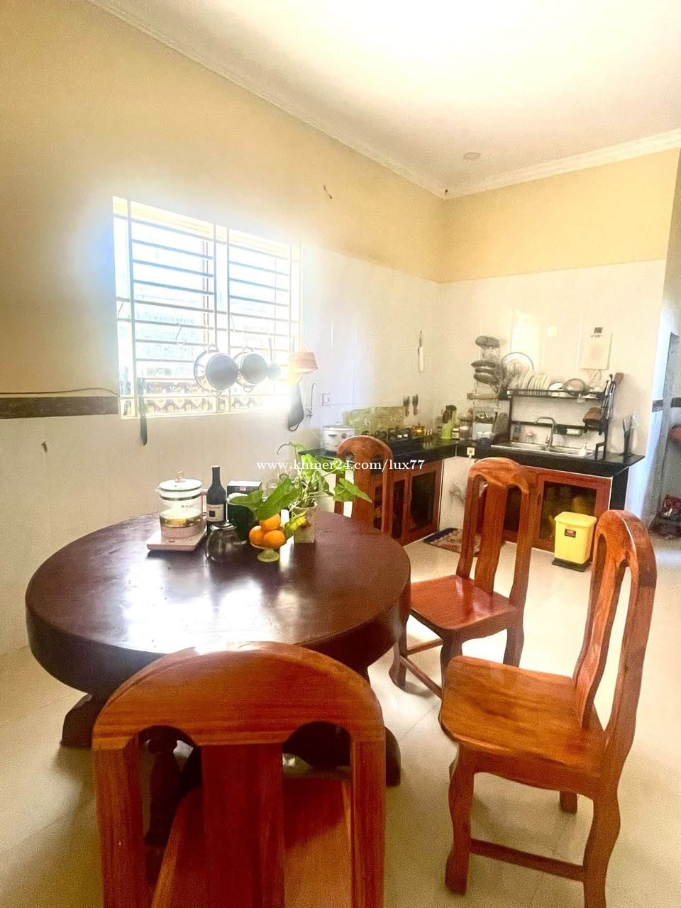 ផ្ទះលក់ប្រញាប់លុយ ទីតទីតាំងនៅខាងក្រោយ វត្តក្រវត្តក្រាំងឆ្នុង
