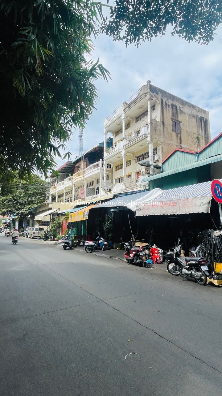 ឃ្លាំងសំរាប់ជួលបេីកអាជីវកម្មលក់គ្រឿងឡានផ្សាដេប៉ូ