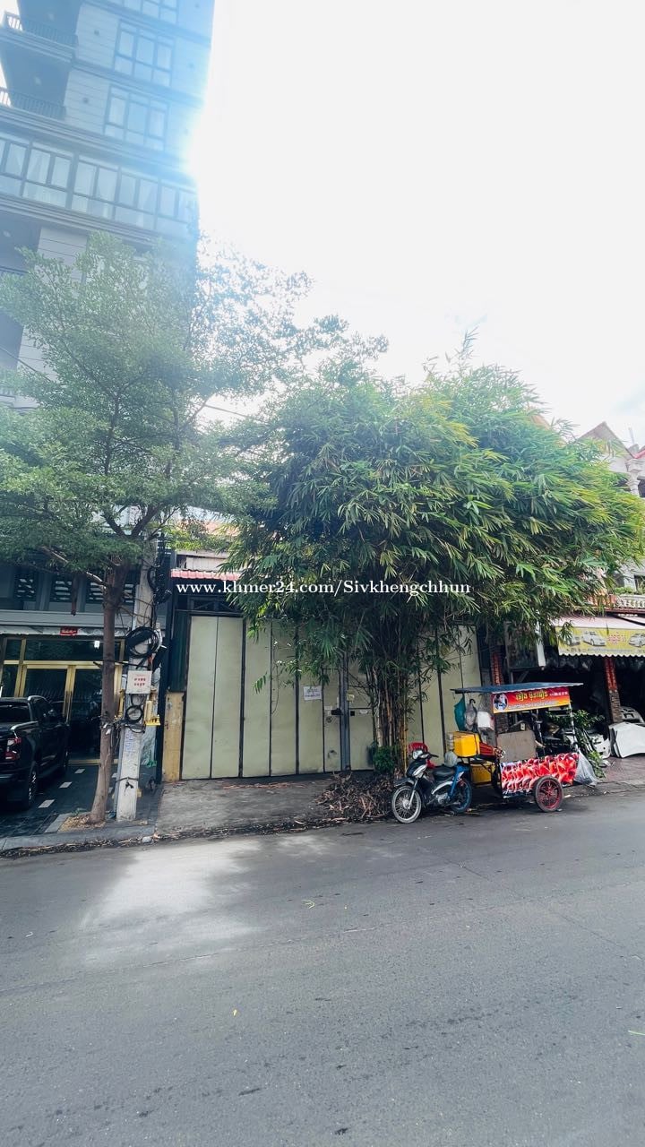 ឃ្លាំងសំរាប់ជួលបេីកអាជីវកម្មលក់គ្រឿងឡានផ្សាដេប៉ូ