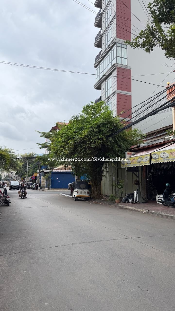 ឃ្លាំងសំរាប់ជួលបេីកអាជីវកម្មលក់គ្រឿងឡានផ្សាដេប៉ូ