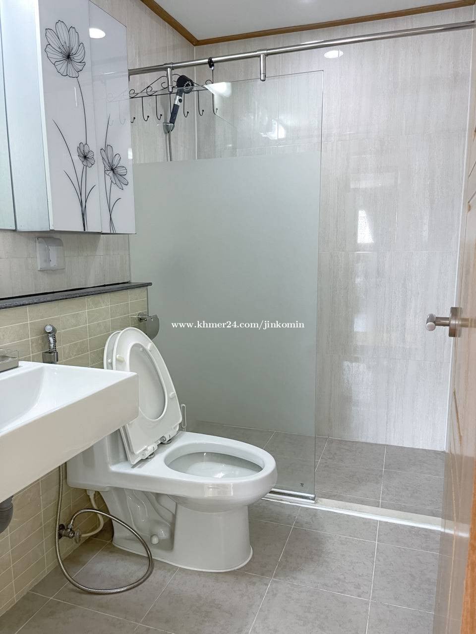 2 Beds (+ 1 small room) condo for sale