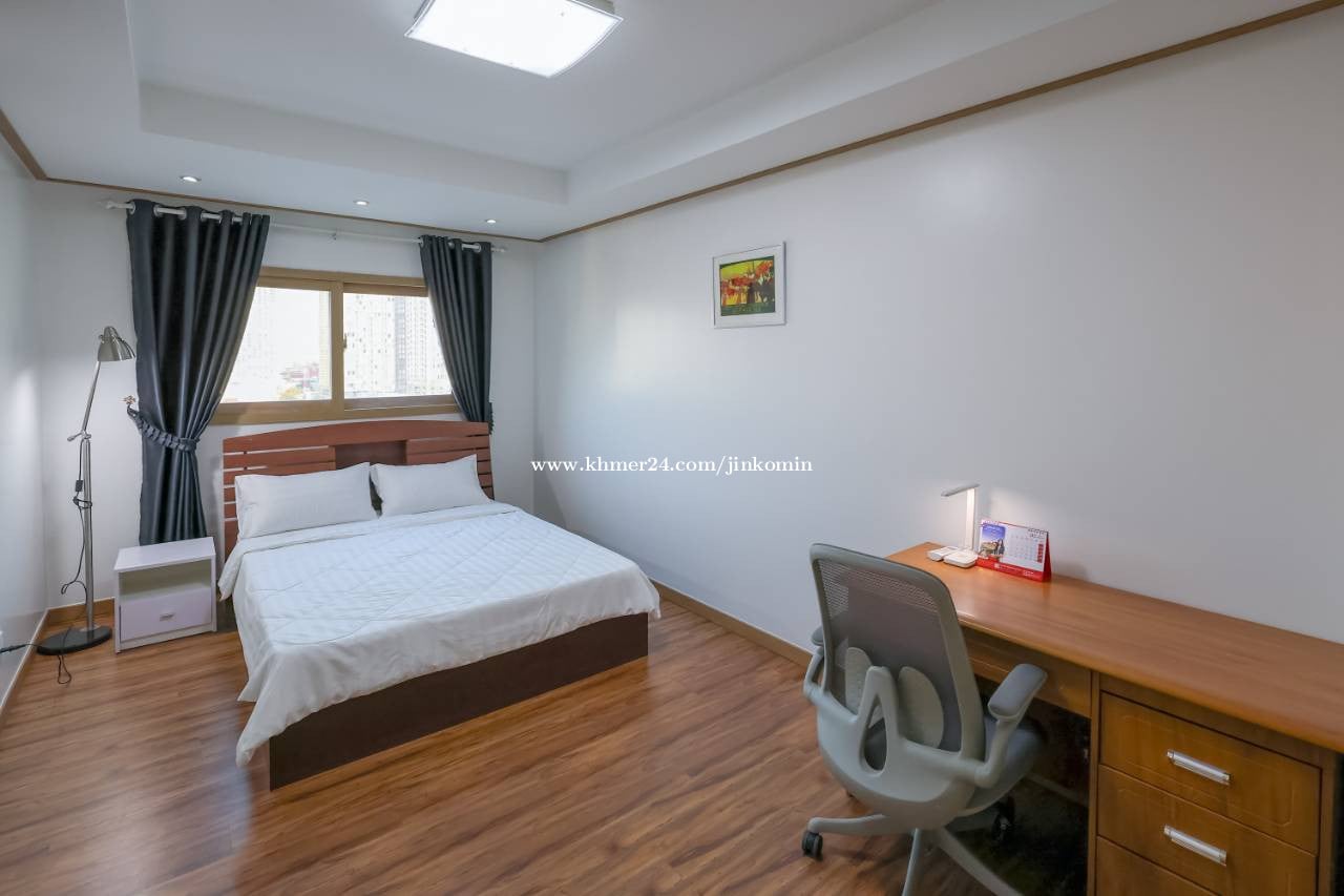 2 Beds (+ 1 small room) condo for sale
