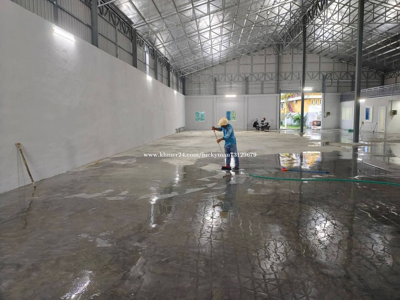 ឃ្លាំងសម្រាប់ជួល​ /​ Warehouse for rent