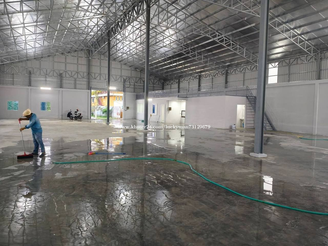 ឃ្លាំងសម្រាប់ជួល​ /​ Warehouse for rent