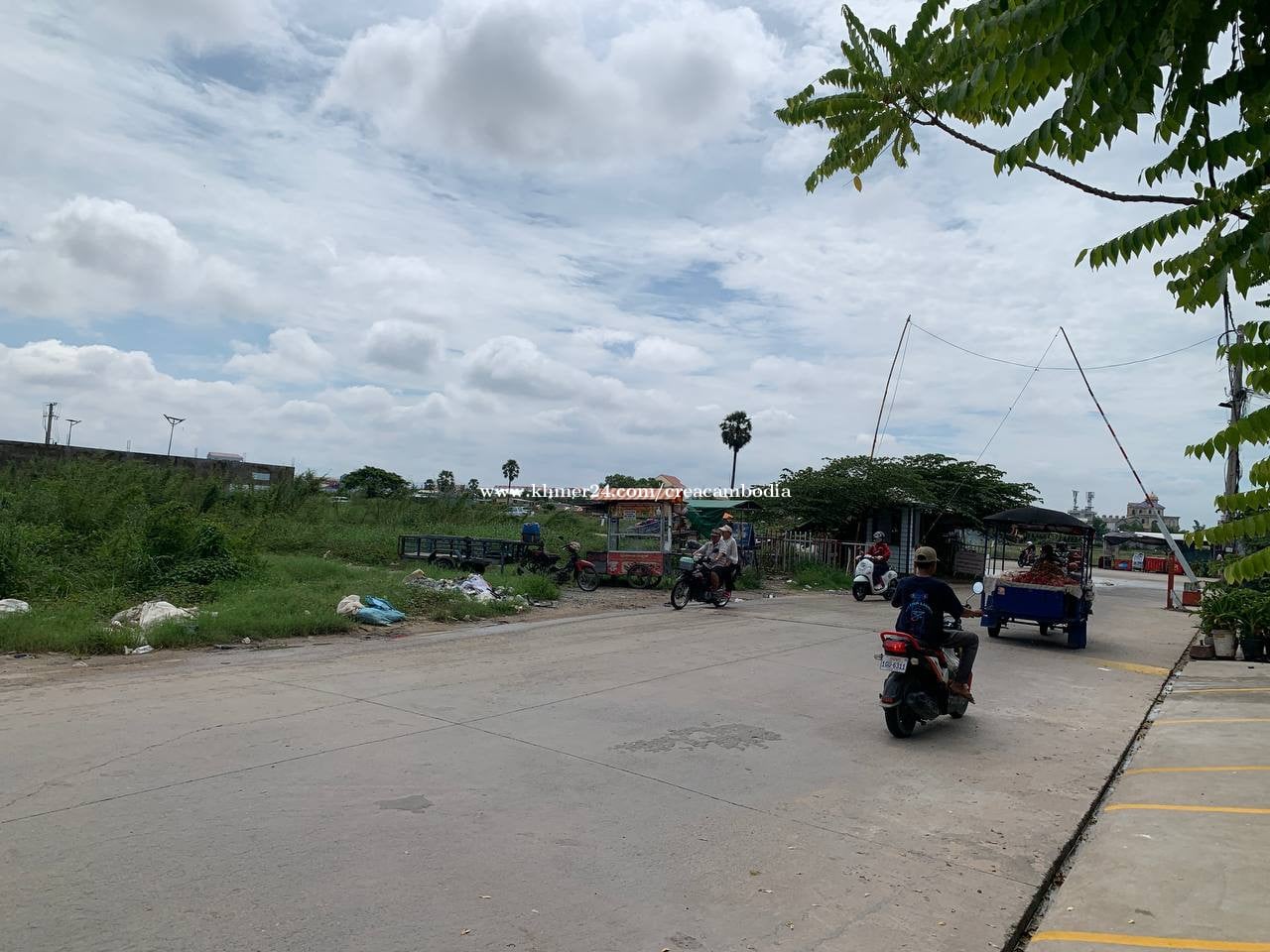 ដីជួលនៅផ្លូវកែងបុរីឈូកវ៉ា២​ផ្លូវមេ​ ភ្នំពេញ/ Land for rent Corner main road CHhoukva2 , Phnom Penh