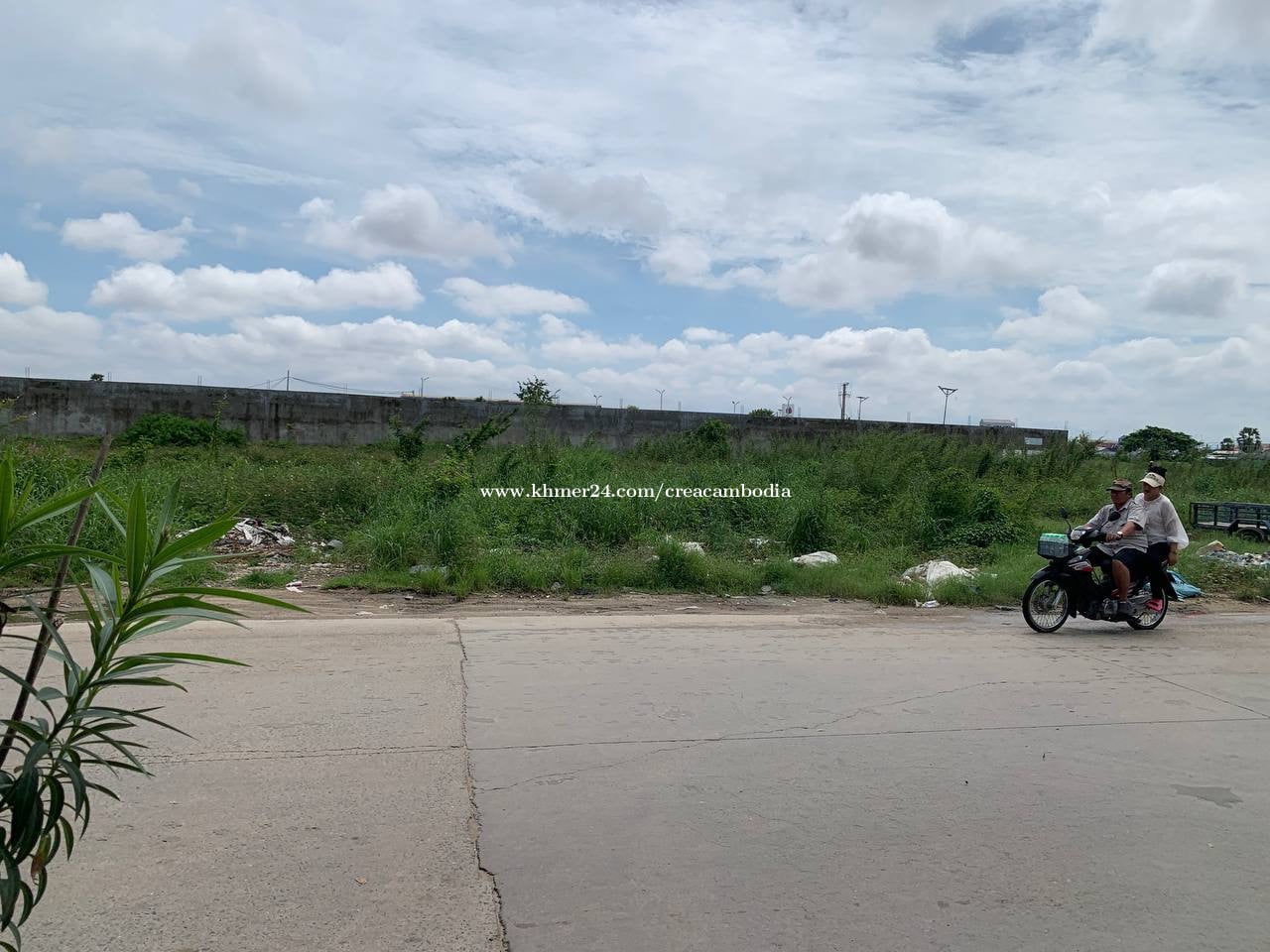 ដីជួលនៅផ្លូវកែងបុរីឈូកវ៉ា២​ផ្លូវមេ​ ភ្នំពេញ/ Land for rent Corner main road CHhoukva2 , Phnom Penh