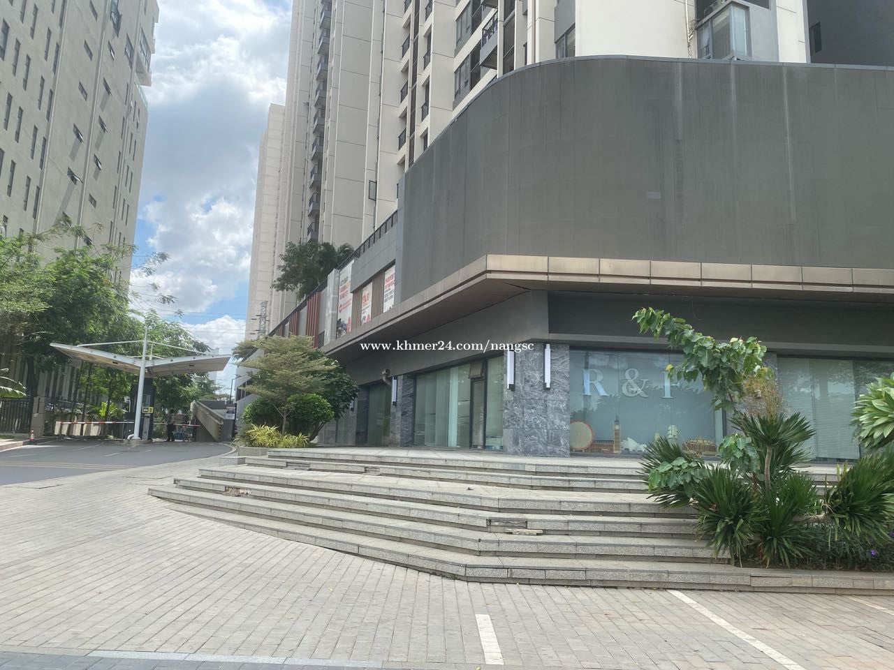 R&F Shophouse for rent along 60 m boulevard ផ្ទះអាជីវកម្ម ផ្លូវ 60 ម