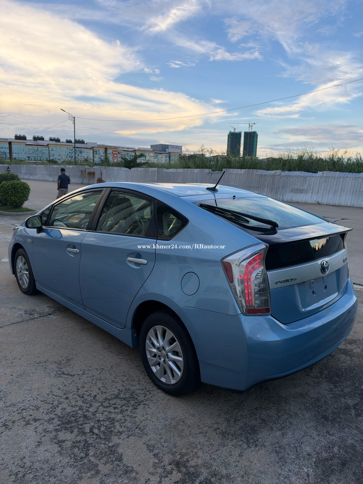 ឡានលក់ Toyota Prius 012 option 03 plug in price $14500.00 in Phnom Penh ...