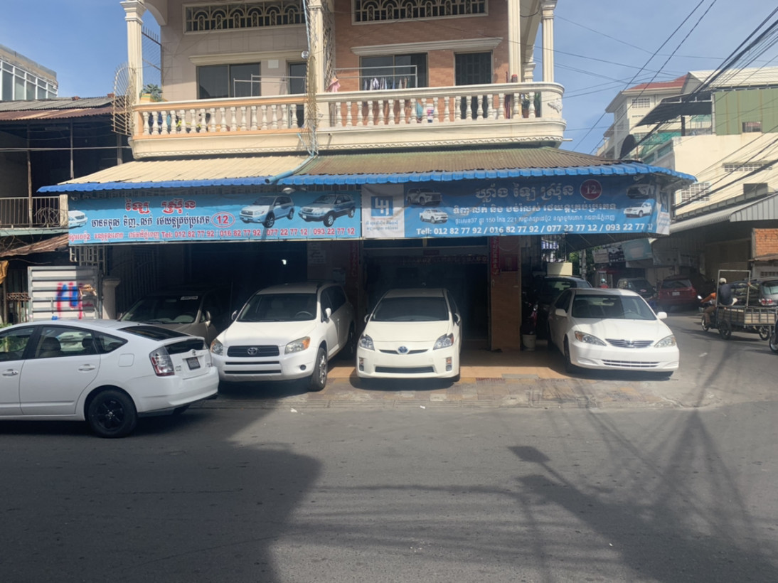 ឡៃស្រ៊ុន 12