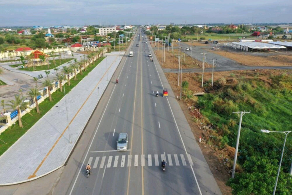 ក្រុងសំពៅពូន លក់ដី