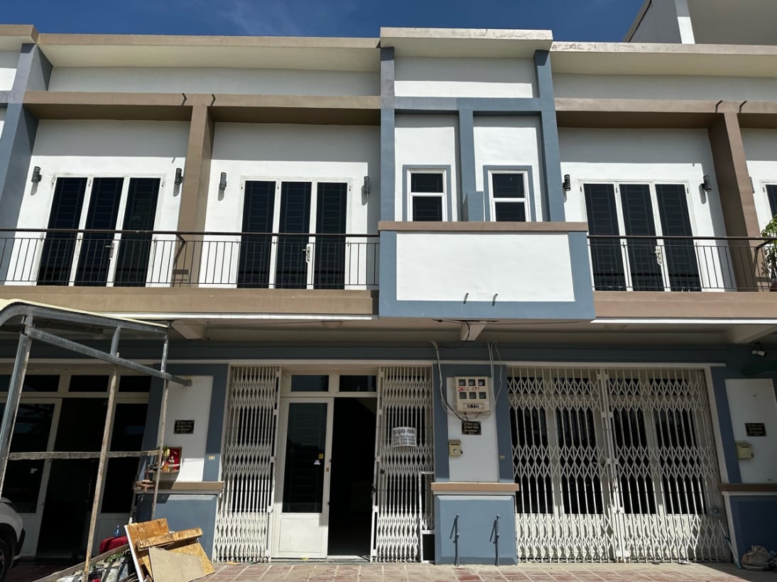 ម្ចាស់ផ្ទាល់