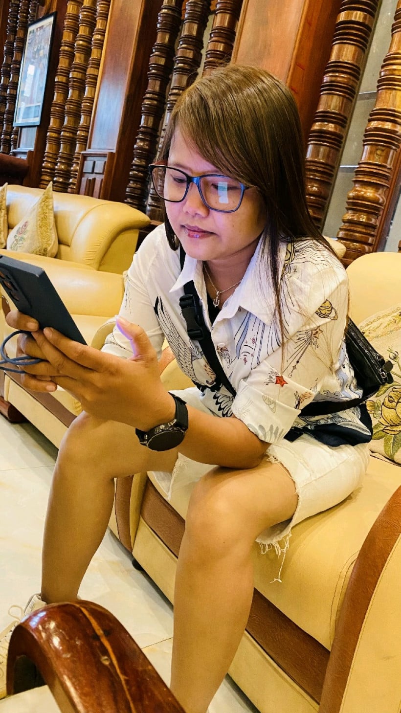 Han Sreymom,  ស្រីមុំ