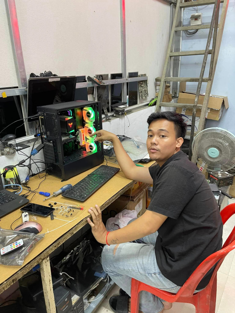 រស់ ប៊ុនធឿន