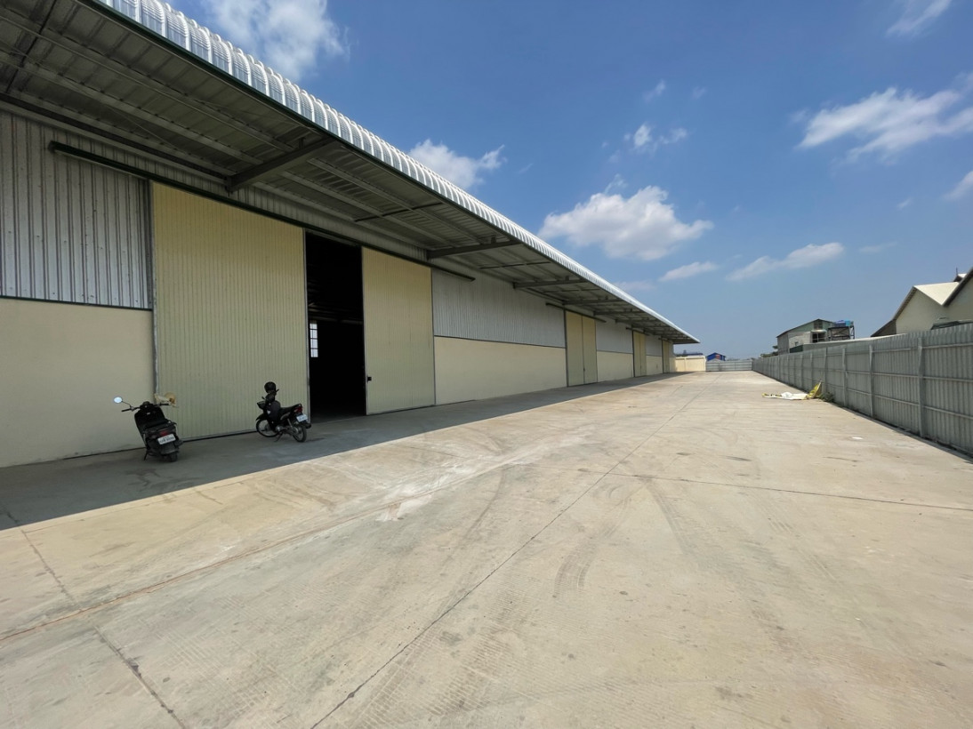 ឃ្លាំង​ ជួល