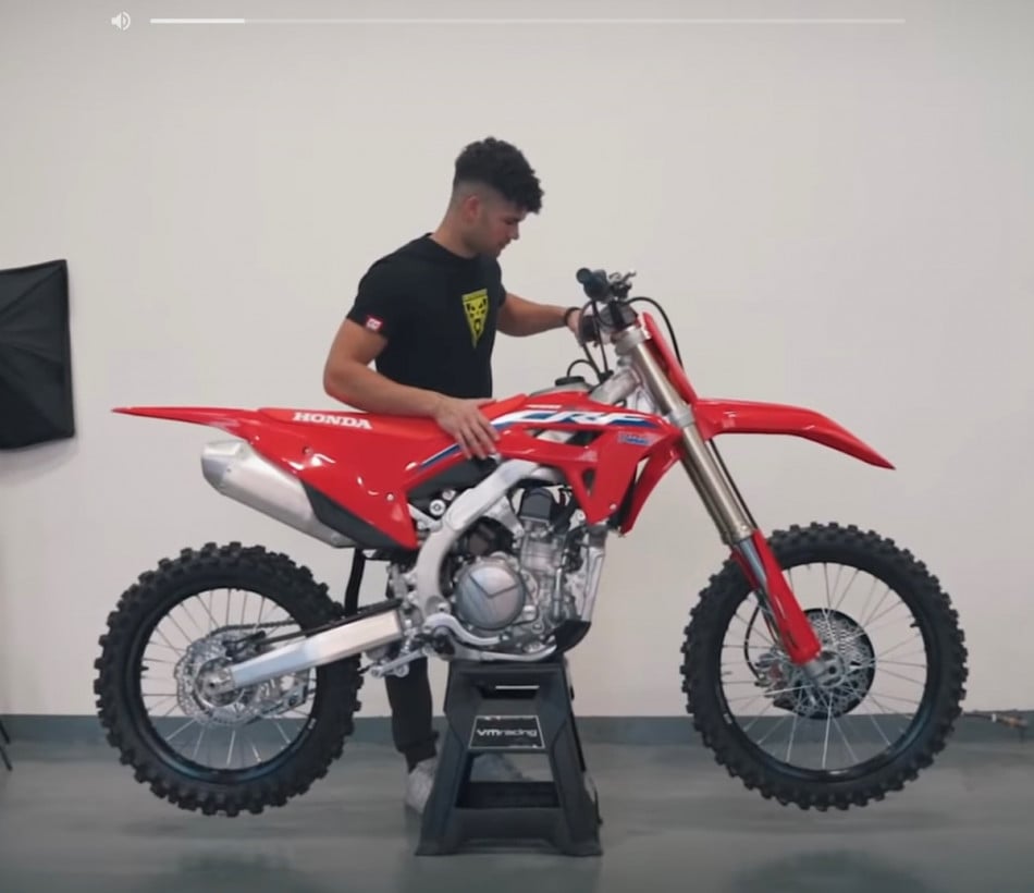 សុខ ដារា