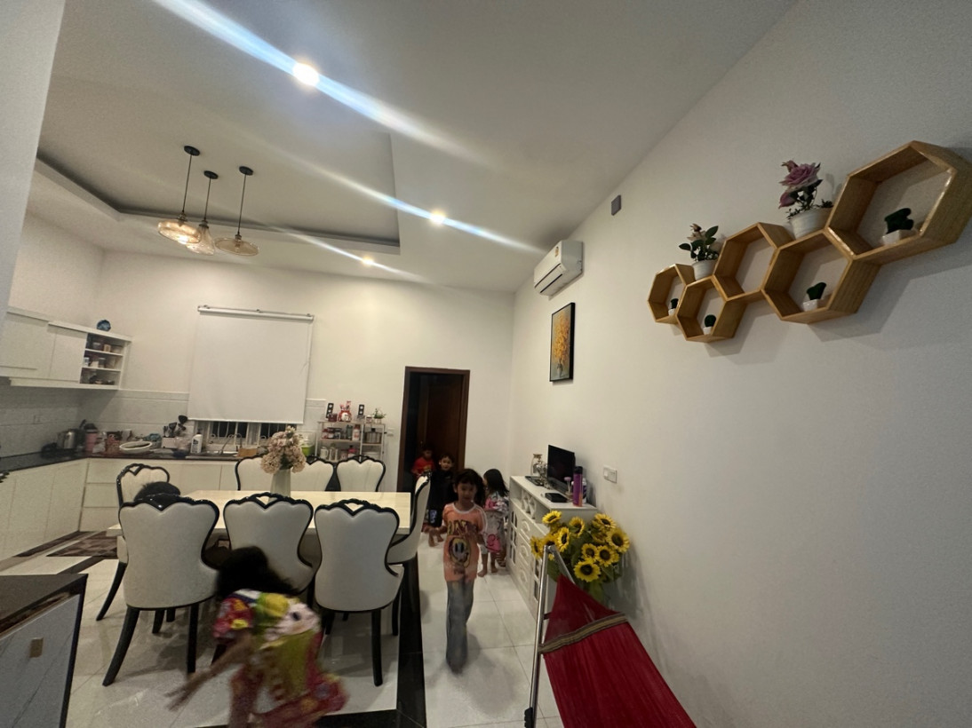 ឯក ហ្សូនី