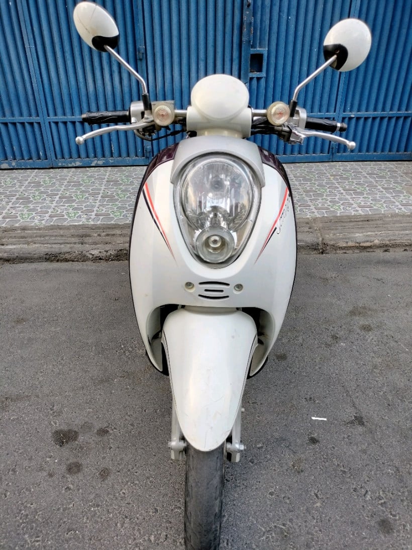 ស្រី និច