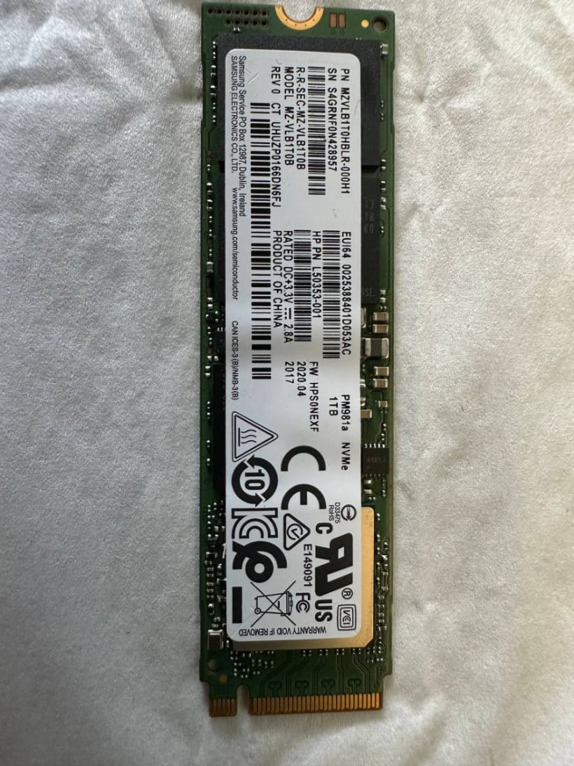 HUA YI phone and computers