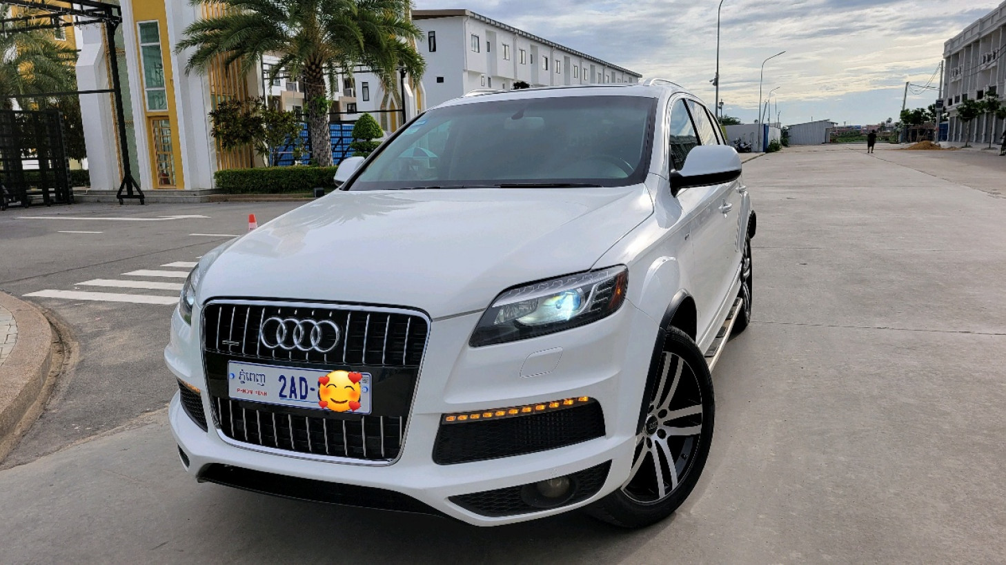 ហេងហេងលក់ ទូរសព្ទ័ដៃ