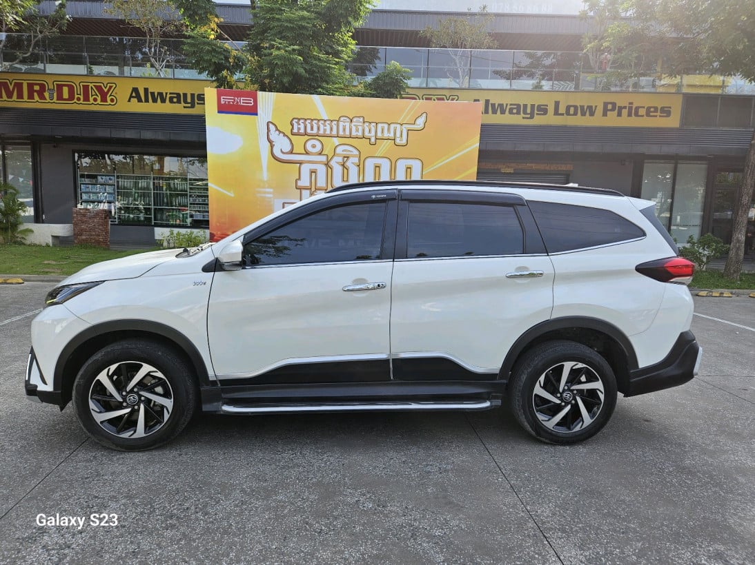 RUSH AUTO CAR ឃ្លាំងឡានរាស់ Toyota Rush