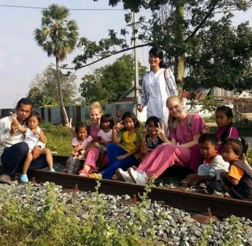 គ្រូបង្រៀនអង់គ្លេស ចិន ស្ម័គ្រចិត្ត