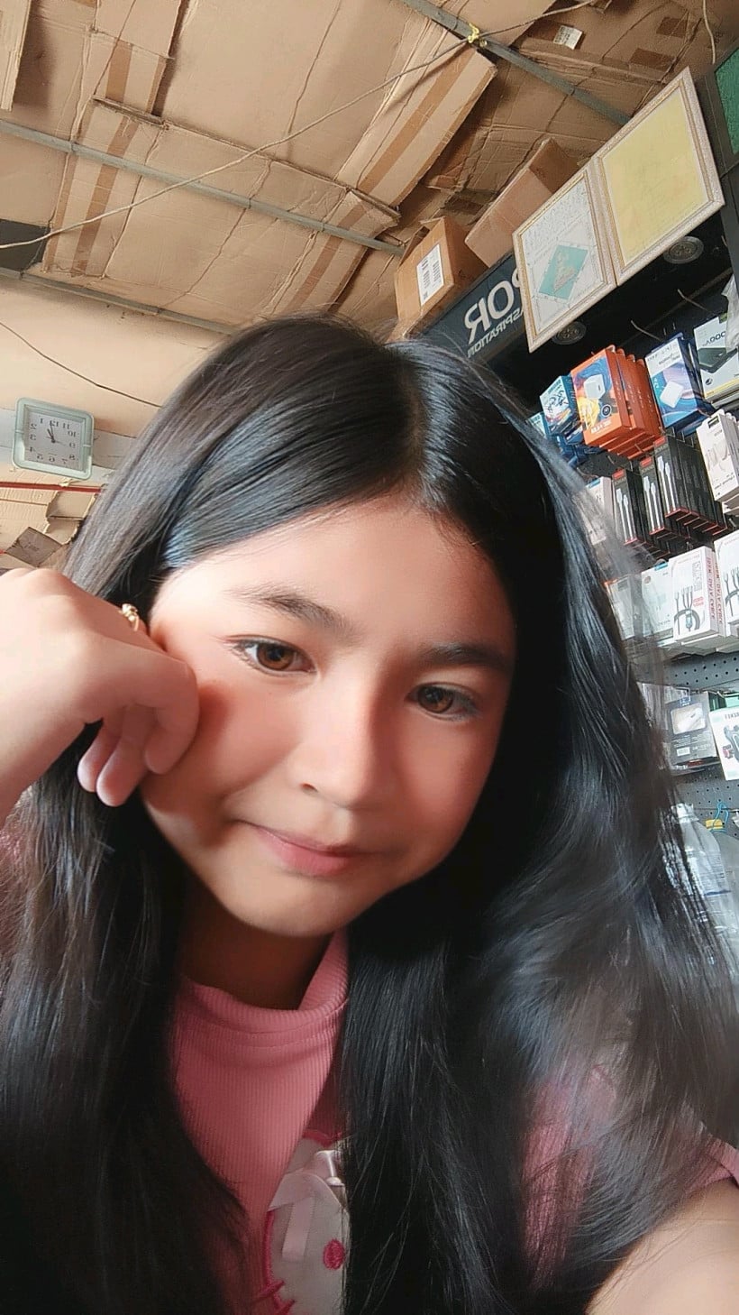 បងស៊ន់ លក់ទូរសព្ទ័ដៃ