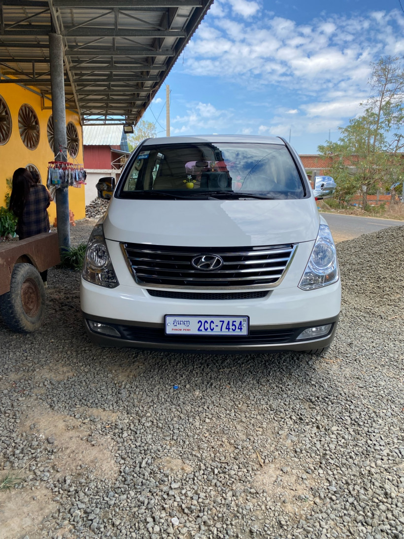 ផានី យុត