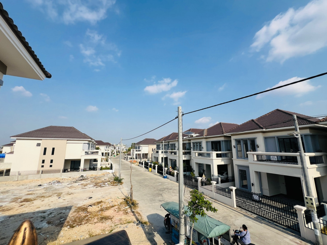 ស្រីមាន ស្រីមាន