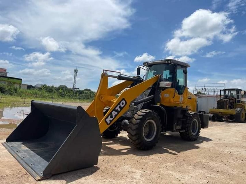 EXCAVATOR & WHEELOADER, FORKLIFT