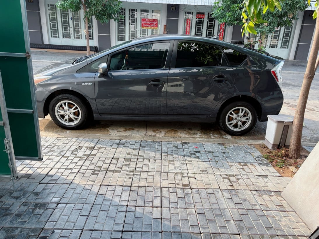 អាង យ៊ុននីន