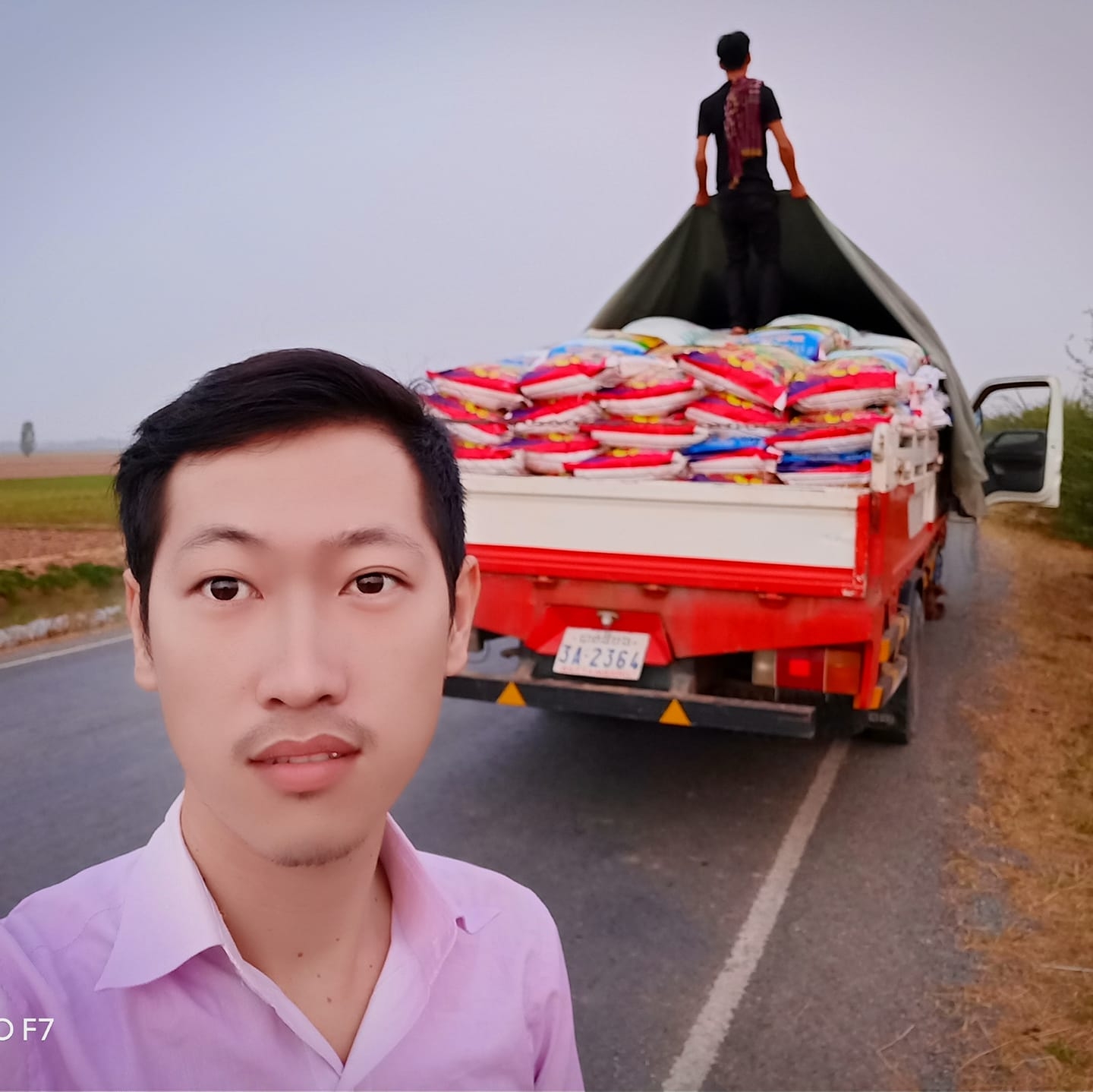 អ្នកលក់ជី ក្រុមហ៊ុនក្បាលគោ