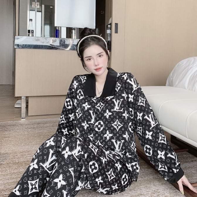 Louis Vuitton® Neo Monogram Blanket