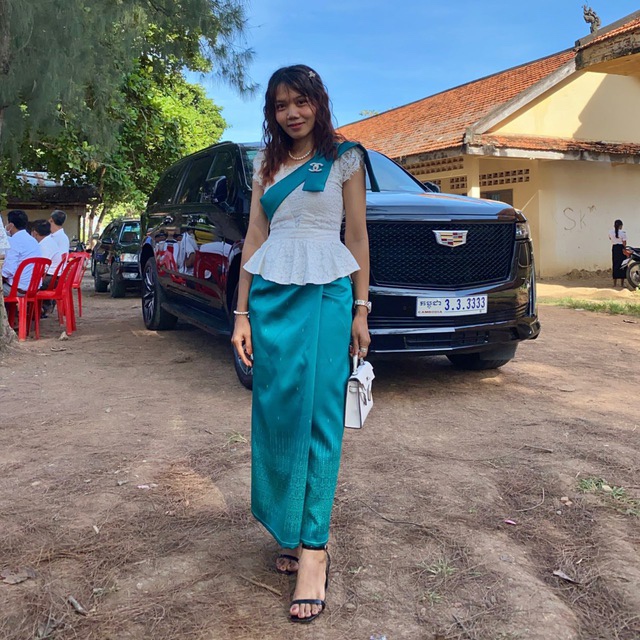 https://www.instagram.com/p/BW6GBEJAoJ9/ | Myanmar dress design, India  traditional dress, Batik dress modern