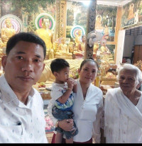 ទឹកប្រាំពីពណ៏ ហាង