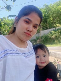 ស្រី និច