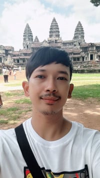 សំអុល ម៉ុល