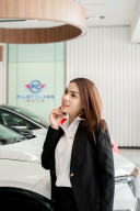 ម៉ីម៉ី Sales Consultant First Class Auto