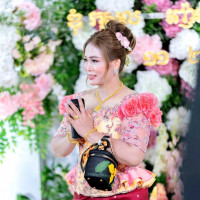 ធីតា លក់សាច់គោ