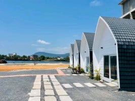 ឈន ពិសិដ្ឋ៚