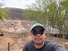 តុលា សឿង