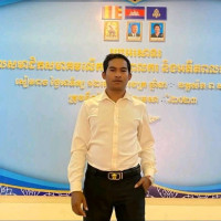 ពុទ្ធថាវុត លក់ខោអាវ