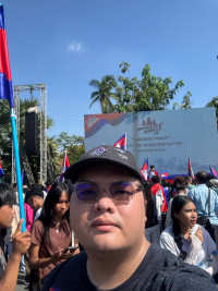 លក់ឥវ៉ាន់ក្មេងលេង