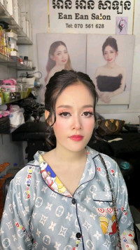 ស្រីស្រស់ សឿន