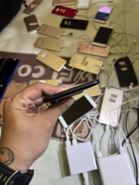 Pu Sal លក់ទូរស័ព្ទធូៗចែកនាក់ប្រើ