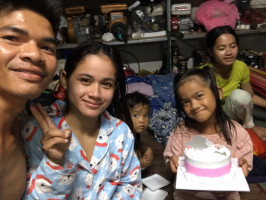 ពីសិទ លក់ក្រឿងសង្ហារឹម