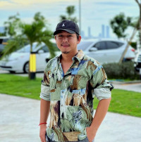 រិទ្ធី ហាងលក់ទូរស័ព្ទទំនើប