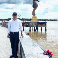 រ៉ុង សាត