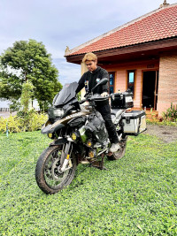 បុប្ផា លក់ម៉ូតូជប៉ុន